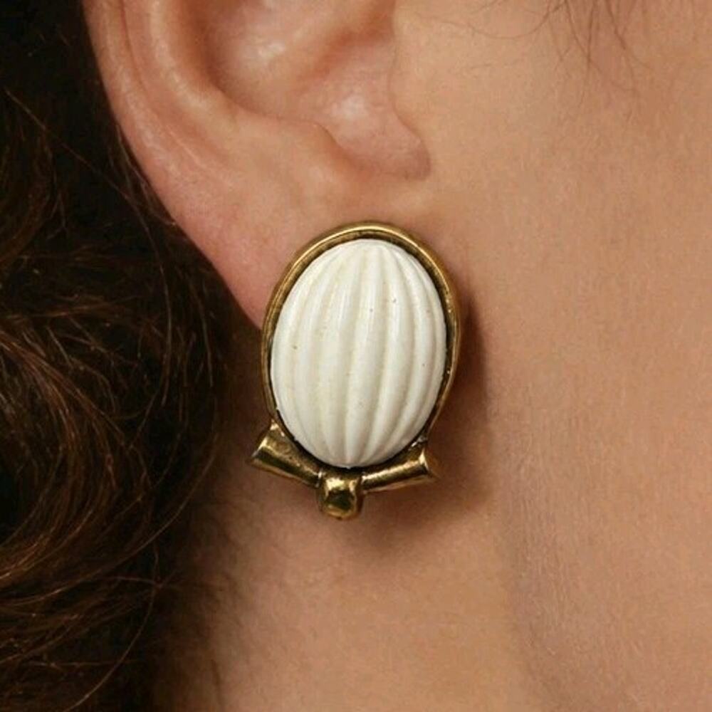 Vintage Crown Trifari Milk Glass White Melon Gold Tone Melon Clip Earring Molded